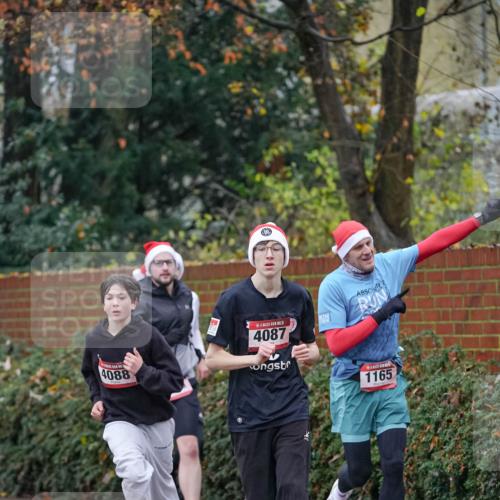 07.12.2025 - St. Pauli X-Mass-Run No. 15 Michael Burmester http://msf.ph/oto/9406886 07.12.2025 09:39:54 Laufen 4088, 15, 4087, 1165 meine-sportfotos.de