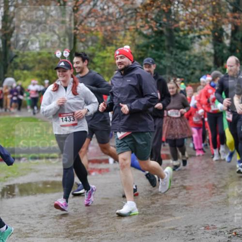 07.12.2025 - St. Pauli X-Mass-Run No. 15 Michael Burmester http://msf.ph/oto/9406943 07.12.2025 11:23:54 Laufen 15, 00, 1433, 3880 meine-sportfotos.de
