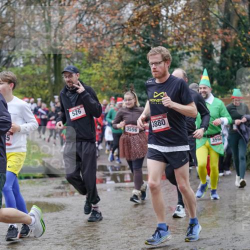 07.12.2025 - St. Pauli X-Mass-Run No. 15 Michael Burmester http://msf.ph/oto/9406951 07.12.2025 11:23:55 Laufen 526, 3596, 15, 3880, 3594 meine-sportfotos.de