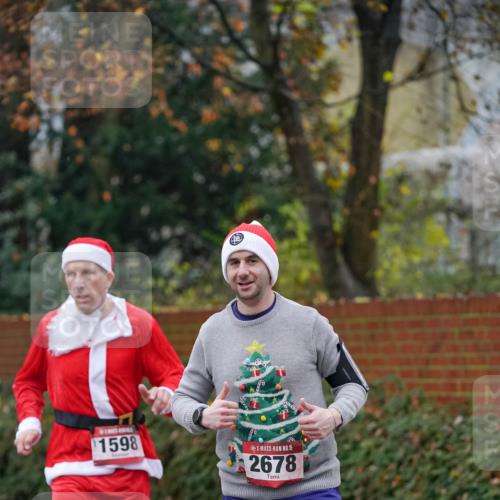 07.12.2025 - St. Pauli X-Mass-Run No. 15 Michael Burmester http://msf.ph/oto/9406952 07.12.2025 09:40:12 Laufen 1598, 15, 2678 meine-sportfotos.de