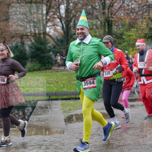 07.12.2025 - St. Pauli X-Mass-Run No. 15 Michael Burmester http://msf.ph/oto/9406971 07.12.2025 11:23:57 Laufen 3596, 530, 3594, 3638 meine-sportfotos.de