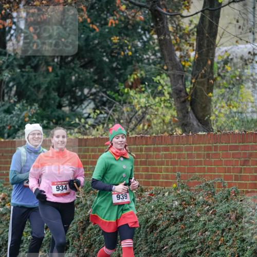 07.12.2025 - St. Pauli X-Mass-Run No. 15 Michael Burmester http://msf.ph/oto/9407052 07.12.2025 09:40:43 Laufen 934, 939 meine-sportfotos.de