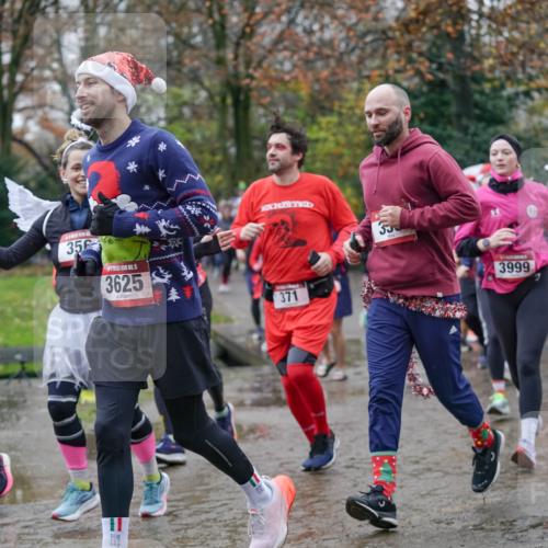 07.12.2025 - St. Pauli X-Mass-Run No. 15 Michael Burmester http://msf.ph/oto/9407061 07.12.2025 11:24:07 Laufen 353, 35, 3625, 11, 371, 55, 3999, 4058, 40 meine-sportfotos.de