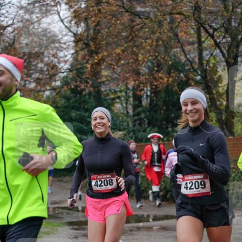 07.12.2025 - St. Pauli X-Mass-Run No. 15 Michael Burmester http://msf.ph/oto/9407124 07.12.2025 09:40:54 Laufen 15, 4208, 4209 meine-sportfotos.de