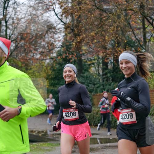 07.12.2025 - St. Pauli X-Mass-Run No. 15 Michael Burmester http://msf.ph/oto/9407126 07.12.2025 09:40:54 Laufen 15, 4208, 4209 meine-sportfotos.de