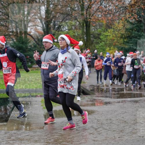 07.12.2025 - St. Pauli X-Mass-Run No. 15 Michael Burmester http://msf.ph/oto/9407135 07.12.2025 11:24:15 Laufen 2230, 2434, 420, 93, 2231 meine-sportfotos.de