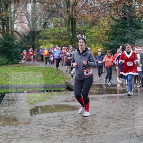 07.12.2025 - St. Pauli X-Mass-Run No. 15 Michael Burmester http://msf.ph/oto/9407151 07.12.2025 11:24:18 Laufen 930, 3006, 341, 2966 meine-sportfotos.de