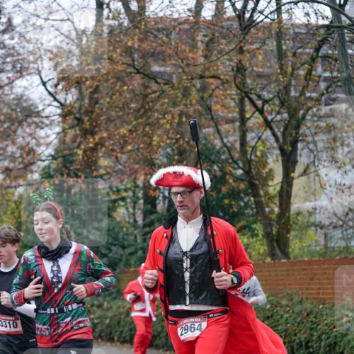 07.12.2025 - St. Pauli X-Mass-Run No. 15 Michael Burmester http://msf.ph/oto/9407156 07.12.2025 09:40:58 Laufen 3310, 15, 2964 meine-sportfotos.de