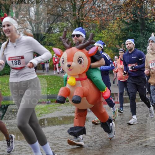 07.12.2025 - St. Pauli X-Mass-Run No. 15 Michael Burmester http://msf.ph/oto/9407191 07.12.2025 11:24:23 Laufen 188, 4, 2435, 1052 meine-sportfotos.de