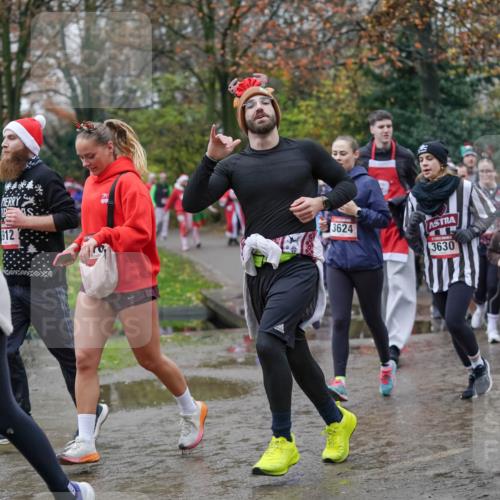 07.12.2025 - St. Pauli X-Mass-Run No. 15 Michael Burmester http://msf.ph/oto/9407205 07.12.2025 11:24:26 Laufen 1073, 912, 09, 3624, 3630, 1540 meine-sportfotos.de