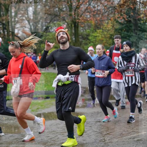 07.12.2025 - St. Pauli X-Mass-Run No. 15 Michael Burmester http://msf.ph/oto/9407209 07.12.2025 11:24:26 Laufen 12, 97, 3624, 3630 meine-sportfotos.de