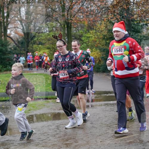 07.12.2025 - St. Pauli X-Mass-Run No. 15 Michael Burmester http://msf.ph/oto/9407229 07.12.2025 11:24:29 Laufen 1535, 1540, 60000, 72, 978, 609, 244 meine-sportfotos.de