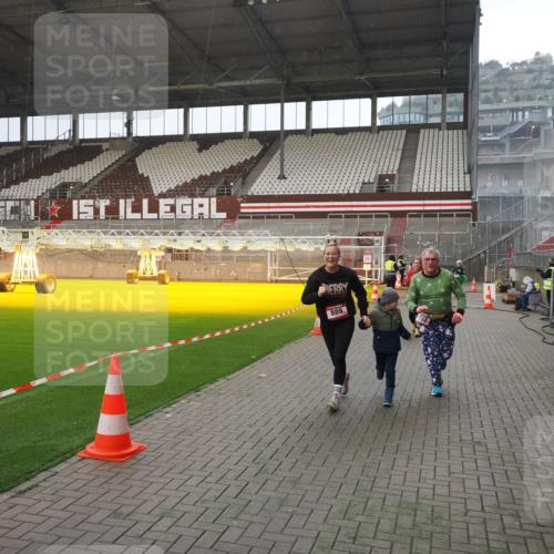 07.12.2025 - St. Pauli X-Mass-Run No. 15 Fabian Wolf http://msf.ph/oto/9407345 07.12.2025 11:05:08 Ziel 117, 128, 200, 201, 889, 1152, 1212, 1411, 1630 meine-sportfotos.de