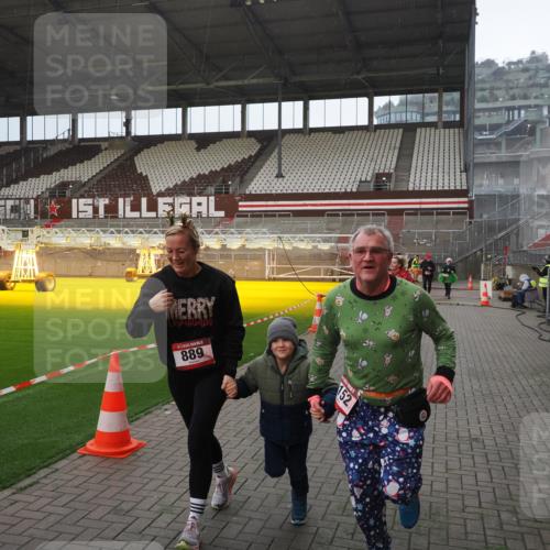 07.12.2025 - St. Pauli X-Mass-Run No. 15 Fabian Wolf http://msf.ph/oto/9407363 07.12.2025 11:05:09 Ziel 117, 128, 200, 201, 889, 1152, 1630 meine-sportfotos.de