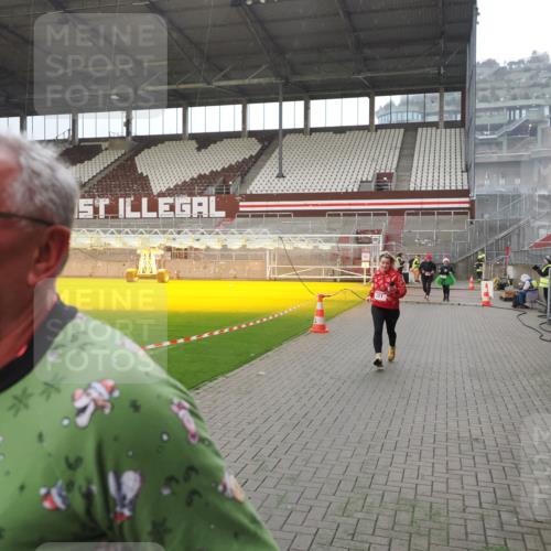 07.12.2025 - St. Pauli X-Mass-Run No. 15 Fabian Wolf http://msf.ph/oto/9407372 07.12.2025 11:05:10 Ziel 117, 128, 200, 201, 889, 1152, 1492, 1630 meine-sportfotos.de
