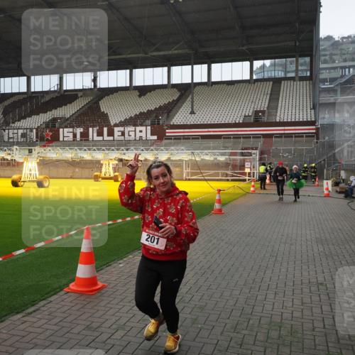 07.12.2025 - St. Pauli X-Mass-Run No. 15 Fabian Wolf http://msf.ph/oto/9407378 07.12.2025 11:05:12 Ziel 200, 201, 889, 1152, 1492, 1630 meine-sportfotos.de