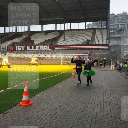 07.12.2025 - St. Pauli X-Mass-Run No. 15 Fabian Wolf http://msf.ph/oto/9407388 07.12.2025 11:05:15 Ziel 200, 201, 889, 1152, 1492, 1630 meine-sportfotos.de