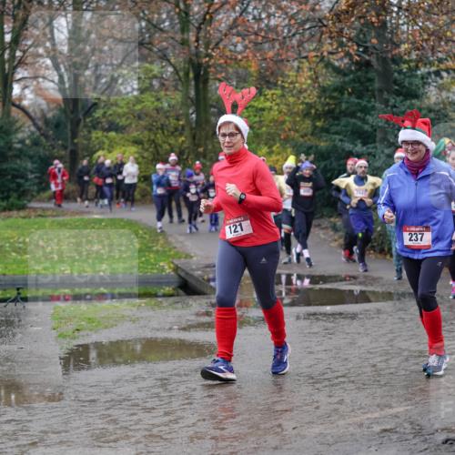 07.12.2025 - St. Pauli X-Mass-Run No. 15 Michael Burmester http://msf.ph/oto/9407392 07.12.2025 11:24:45 Laufen 121, 237, 287 meine-sportfotos.de