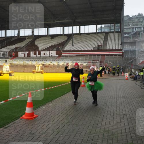 07.12.2025 - St. Pauli X-Mass-Run No. 15 Fabian Wolf http://msf.ph/oto/9407400 07.12.2025 11:05:16 Ziel 200, 201, 889, 1152, 1492, 1630 meine-sportfotos.de