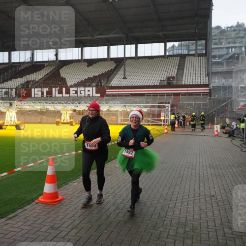 07.12.2025 - St. Pauli X-Mass-Run No. 15 Fabian Wolf http://msf.ph/oto/9407411 07.12.2025 11:05:17 Ziel 200, 201, 434, 889, 1152, 1492, 1600, 1630 meine-sportfotos.de