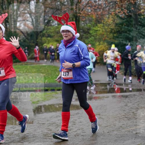 07.12.2025 - St. Pauli X-Mass-Run No. 15 Michael Burmester http://msf.ph/oto/9407413 07.12.2025 11:24:46 Laufen 15, 121, 15, 237, 283, 3430 meine-sportfotos.de
