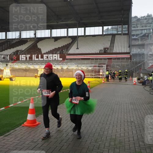 07.12.2025 - St. Pauli X-Mass-Run No. 15 Fabian Wolf http://msf.ph/oto/9407414 07.12.2025 11:05:17 Ziel 200, 201, 434, 889, 1152, 1492, 1600, 1630 meine-sportfotos.de