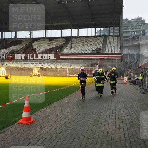 07.12.2025 - St. Pauli X-Mass-Run No. 15 Fabian Wolf http://msf.ph/oto/9407425 07.12.2025 11:05:24 Ziel 434, 1311, 1492, 1600, 1630 meine-sportfotos.de