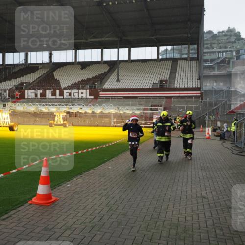 07.12.2025 - St. Pauli X-Mass-Run No. 15 Fabian Wolf http://msf.ph/oto/9407428 07.12.2025 11:05:24 Ziel 434, 1311, 1492, 1600, 1630 meine-sportfotos.de