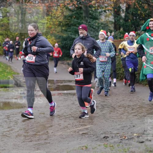 07.12.2025 - St. Pauli X-Mass-Run No. 15 Michael Burmester http://msf.ph/oto/9407434 07.12.2025 11:24:49 Laufen 283, 1238, 287, 294, 3489, 1239 meine-sportfotos.de