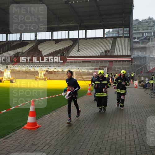 07.12.2025 - St. Pauli X-Mass-Run No. 15 Fabian Wolf http://msf.ph/oto/9407436 07.12.2025 11:05:25 Ziel 434, 1311, 1492, 1600, 1630 meine-sportfotos.de