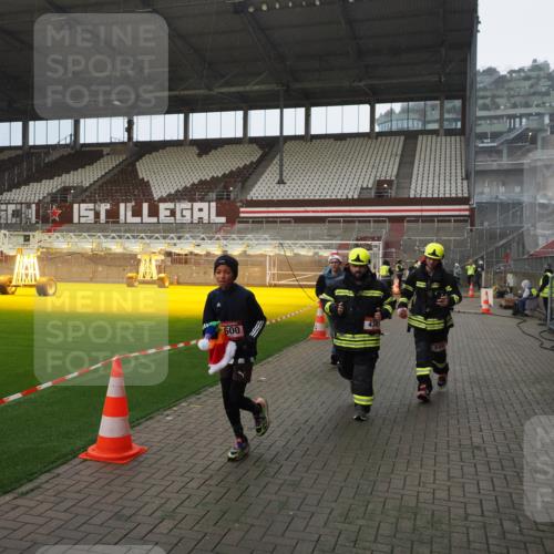 07.12.2025 - St. Pauli X-Mass-Run No. 15 Fabian Wolf http://msf.ph/oto/9407439 07.12.2025 11:05:25 Ziel 434, 1311, 1492, 1600, 1630 meine-sportfotos.de