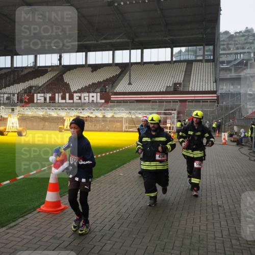 07.12.2025 - St. Pauli X-Mass-Run No. 15 Fabian Wolf http://msf.ph/oto/9407444 07.12.2025 11:05:26 Ziel 434, 1311, 1492, 1600, 1630 meine-sportfotos.de