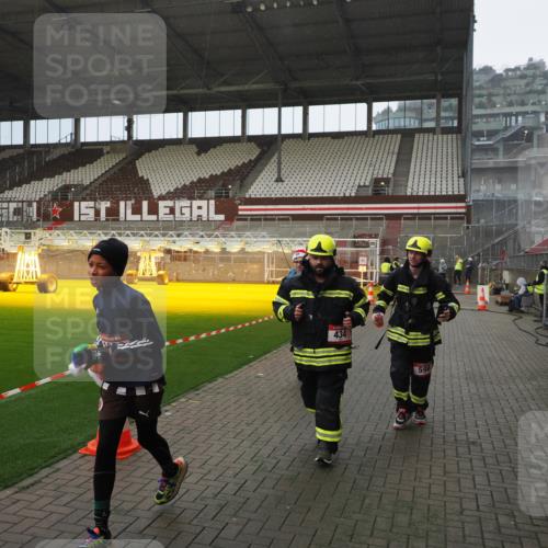 07.12.2025 - St. Pauli X-Mass-Run No. 15 Fabian Wolf http://msf.ph/oto/9407447 07.12.2025 11:05:26 Ziel 434, 1311, 1492, 1600, 1630 meine-sportfotos.de