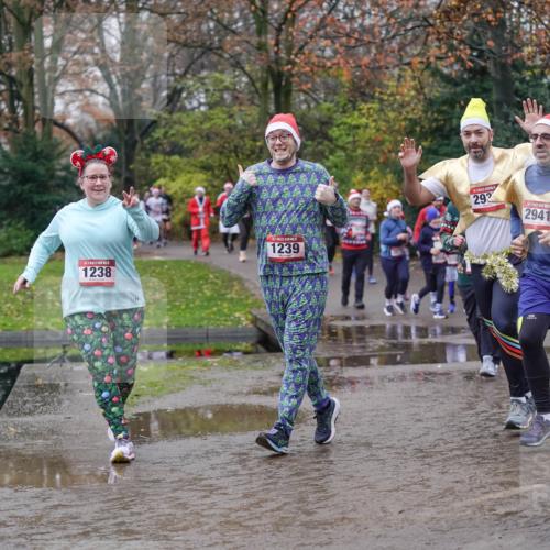 07.12.2025 - St. Pauli X-Mass-Run No. 15 Michael Burmester http://msf.ph/oto/9407464 07.12.2025 11:24:51 Laufen 1238, 1239, 292, 2941, 987 meine-sportfotos.de