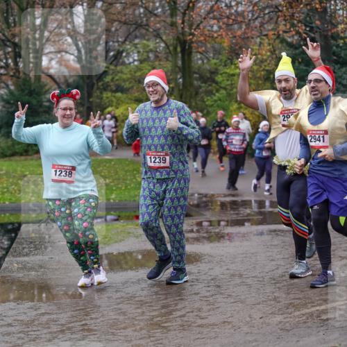 07.12.2025 - St. Pauli X-Mass-Run No. 15 Michael Burmester http://msf.ph/oto/9407470 07.12.2025 11:24:51 Laufen 1238, 5, 1239, 29, 2941, 990, 987 meine-sportfotos.de
