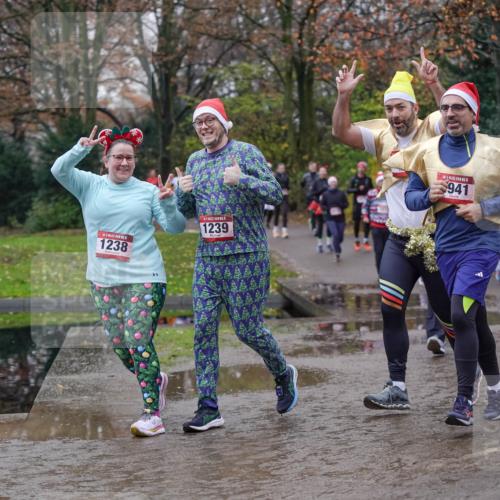 07.12.2025 - St. Pauli X-Mass-Run No. 15 Michael Burmester http://msf.ph/oto/9407476 07.12.2025 11:24:51 Laufen 1238, 1239, 15, 941, 990 meine-sportfotos.de