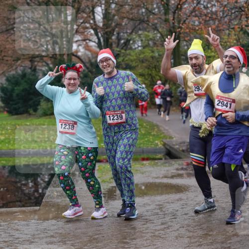 07.12.2025 - St. Pauli X-Mass-Run No. 15 Michael Burmester http://msf.ph/oto/9407482 07.12.2025 11:24:51 Laufen 5, 1238, 1239, 293, 2941, 990 meine-sportfotos.de