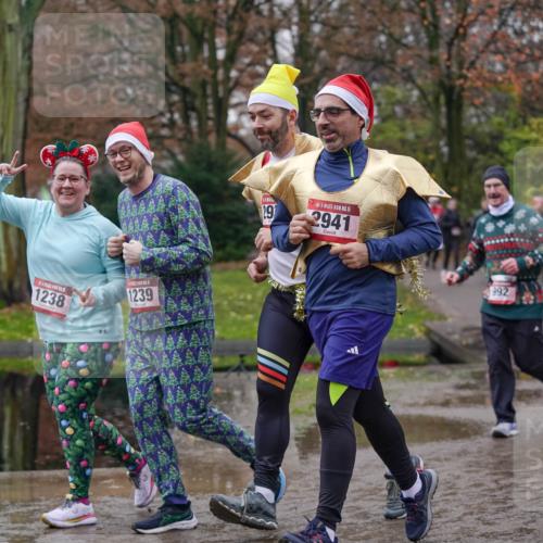 07.12.2025 - St. Pauli X-Mass-Run No. 15 Michael Burmester http://msf.ph/oto/9407488 07.12.2025 11:24:52 Laufen 1238, 1239, 29, 15, 2941, 992, 990 meine-sportfotos.de