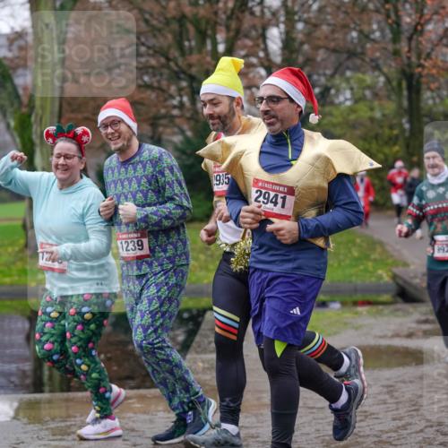 07.12.2025 - St. Pauli X-Mass-Run No. 15 Michael Burmester http://msf.ph/oto/9407491 07.12.2025 11:24:52 Laufen 1239, 1935, 15, 2941, 992 meine-sportfotos.de
