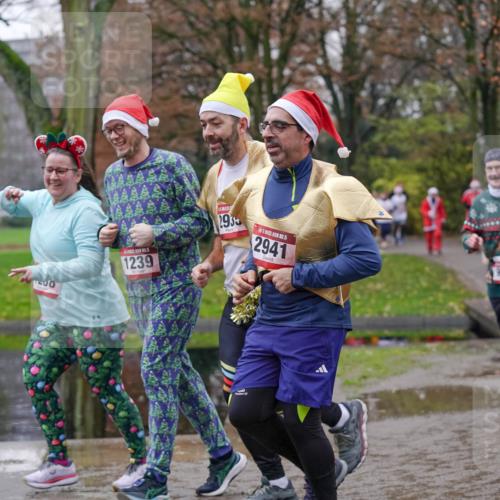 07.12.2025 - St. Pauli X-Mass-Run No. 15 Michael Burmester http://msf.ph/oto/9407494 07.12.2025 11:24:52 Laufen 1239, 2933, 1, 2941, 992 meine-sportfotos.de