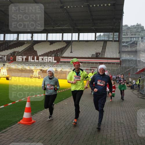 07.12.2025 - St. Pauli X-Mass-Run No. 15 Fabian Wolf http://msf.ph/oto/9407520 07.12.2025 11:05:37 Ziel 199, 434, 831, 1046, 1049, 1311, 1600, 1840, 1841, 2006, 2884 meine-sportfotos.de