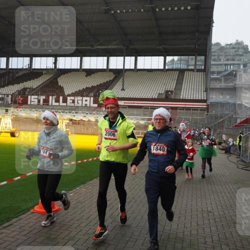 07.12.2025 - St. Pauli X-Mass-Run No. 15 Fabian Wolf http://msf.ph/oto/9407526 07.12.2025 11:05:38 Ziel 199, 831, 1046, 1049, 1311, 1840, 1841, 2006, 2884 meine-sportfotos.de