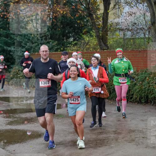 07.12.2025 - St. Pauli X-Mass-Run No. 15 Michael Burmester http://msf.ph/oto/9407528 07.12.2025 09:42:02 Laufen 1307, 5, 1425, 975, 1360 meine-sportfotos.de