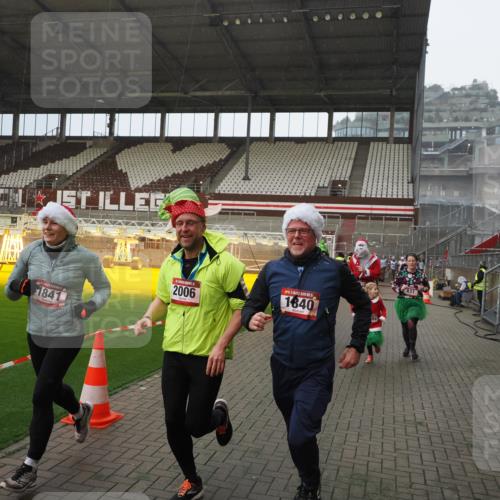 07.12.2025 - St. Pauli X-Mass-Run No. 15 Fabian Wolf http://msf.ph/oto/9407529 07.12.2025 11:05:38 Ziel 199, 831, 1046, 1049, 1311, 1840, 1841, 2006, 2884 meine-sportfotos.de