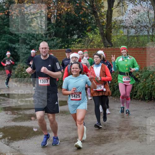 07.12.2025 - St. Pauli X-Mass-Run No. 15 Michael Burmester http://msf.ph/oto/9407531 07.12.2025 09:42:02 Laufen 15, 1307, 1425, 975, 1360 meine-sportfotos.de
