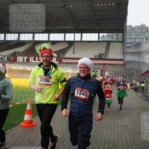 07.12.2025 - St. Pauli X-Mass-Run No. 15 Fabian Wolf http://msf.ph/oto/9407532 07.12.2025 11:05:38 Ziel 199, 831, 1046, 1049, 1311, 1840, 1841, 2006, 2884 meine-sportfotos.de
