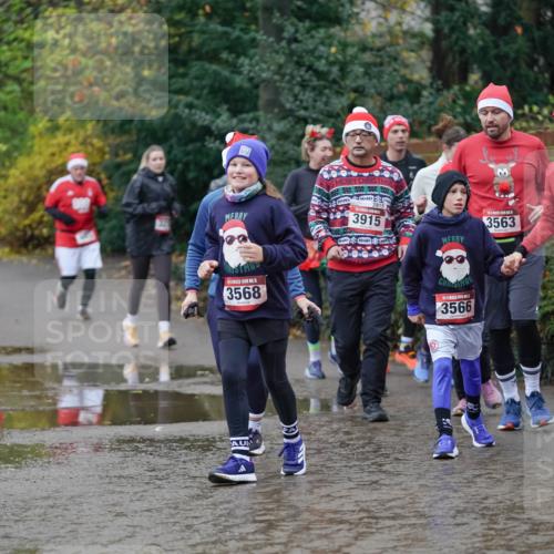 07.12.2025 - St. Pauli X-Mass-Run No. 15 Michael Burmester http://msf.ph/oto/9407533 07.12.2025 11:24:56 Laufen 5, 3568, 3915, 3566, 3563, 3562 meine-sportfotos.de