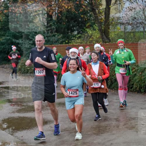 07.12.2025 - St. Pauli X-Mass-Run No. 15 Michael Burmester http://msf.ph/oto/9407534 07.12.2025 09:42:02 Laufen 1307, 1425, 975, 1360 meine-sportfotos.de