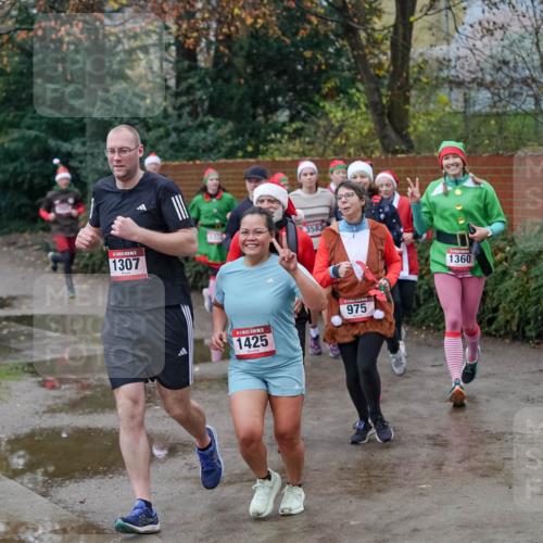 07.12.2025 - St. Pauli X-Mass-Run No. 15 Michael Burmester http://msf.ph/oto/9407537 07.12.2025 09:42:02 Laufen 1307, 358, 1425, 975, 1360 meine-sportfotos.de