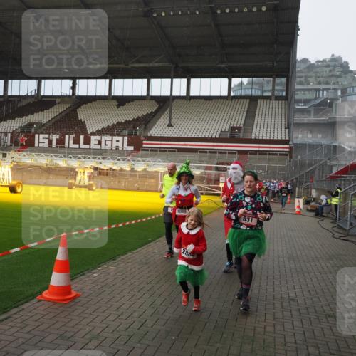 07.12.2025 - St. Pauli X-Mass-Run No. 15 Fabian Wolf http://msf.ph/oto/9407538 07.12.2025 11:05:39 Ziel 199, 831, 1046, 1049, 1196, 1311, 1840, 1841, 2006, 2254, 2884 meine-sportfotos.de